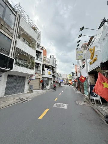 TÒA NHÀ CHDV dòng tiền 700 triệu/ năm. 15 CHDV, Trung tâm Phú Nhuận.