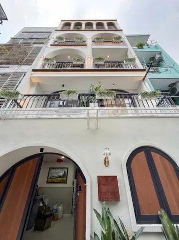 TÒA NHÀ 8 HOMESTAY CA0 CẤP - NGAY TUYẾN METRO CMT8 - HẺM XE HƠI THÔNG - 5 TẦNG BTCT- CHỈ 19.X TY
