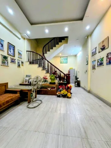 Nhà đẹp Quan Nhân! 40m2 5 tầng – Ngõ thông hiếm – Tài sản gọn để ở và giữ tiền