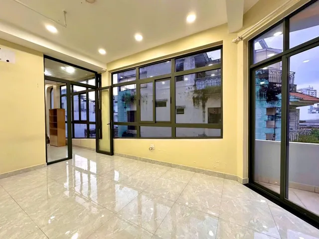 🏡 Mặt tiền căn góc 2MT- có thang máy-💰 chỉ 17ty6- 6 tầng - kinh doanh đông ngày và đêm