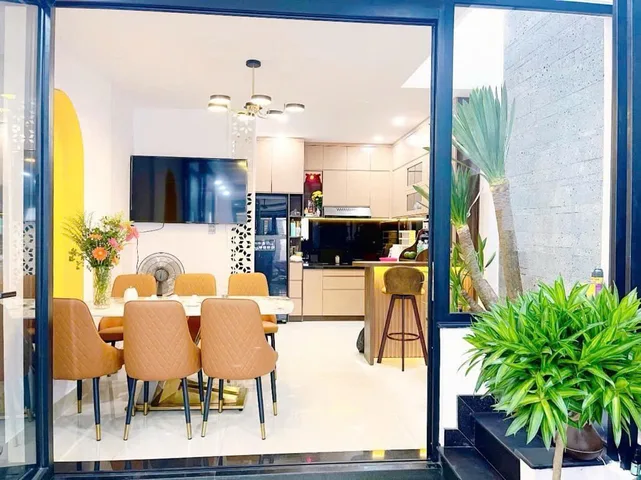 Trịnh Đình Trọng - Khuông Việt - DT: 60m2 (5mx12m) - HXH Thông - Đúc 2 Lầu 4PN Nhỉnh 7 Tỷ TL Mạnh