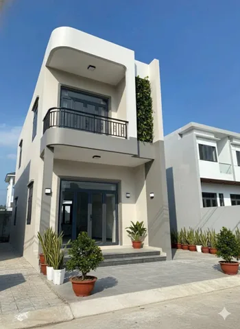 Bán căn nhà hoàn thiện 70% . Lô gốc 2 mặt tiện, sổ riêng thổ cư
