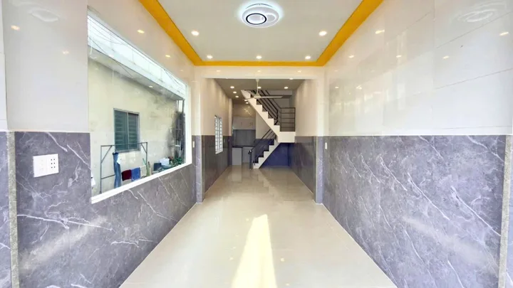 - Nhà mặt tiền nhựa tân xuân 2 hóc môn