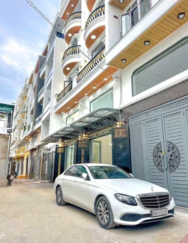 Khu Tên Lửa Bình Trị Đông _ 4 tầng_Dt (56m2)_nhỉnh 5 tỷ_ hẻm xe hơi