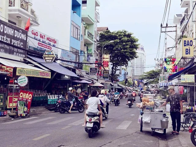 Mặt Tiền Chợ Tân Hương Tân Phú - DT: 108m2 (4mx27m) - Đúc 3 Lầu 7PN Đang CT 22tr/Tháng- Nhỉnh 15 Tỷ TL Mạnh
