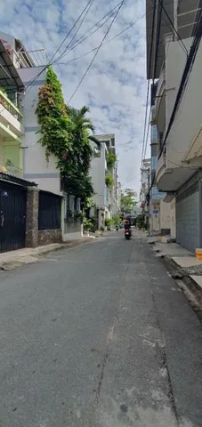Bán nhà Ni Sư Huỳnh Liên, Tân Bình - 105m2, Tặng nội thất cao cấp, Giá chỉ 8.5 Tỷ