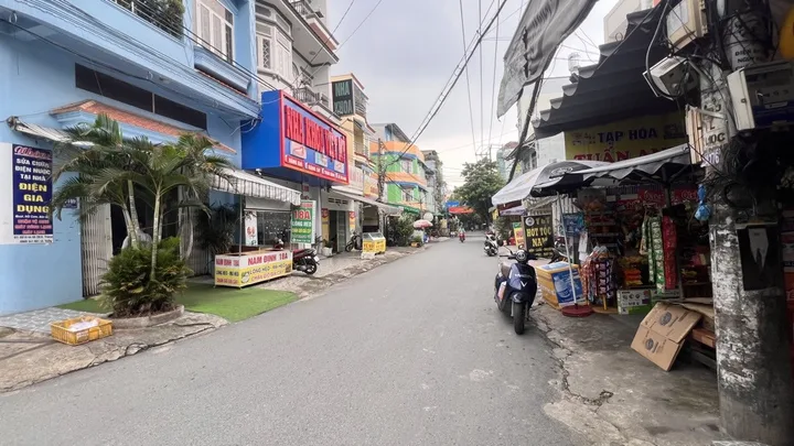 Mặt tiền kinh doanh, sổ hồng riêng, quang trung