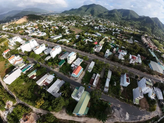 Bán đất 695.6m² có sẵn 558.5m² thổ cư ngang 11m giá 12.29 tỷ tại Phường Nam Nha Trang