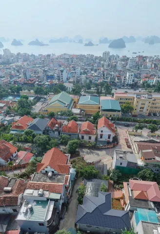BÁN ĐẤT NGÕ 20 NGUYỄN VĂN CỪ,OTO TẬN NƠI
( thịt chó long bình đi vào )