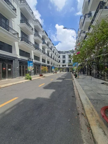 Bán Nhà Hẻm 381 Tô Ngọc Vân Quận 12 Giá 8 Tỷ Nhỉnh DT: 4x15M 5 tầng - Đẹp Tân Cổ Điển