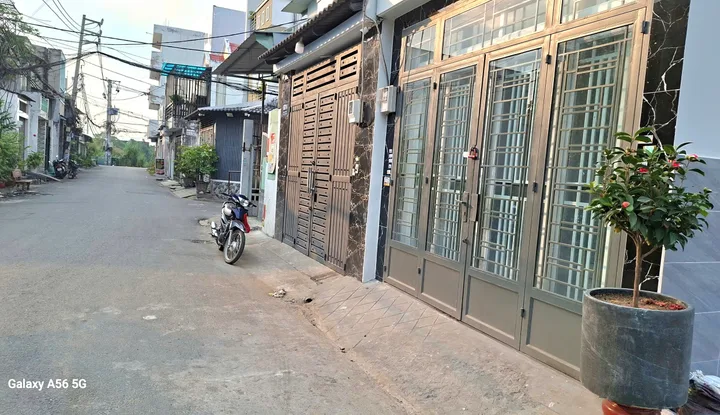 Hẻm Xe tải 10m thông _ Dt( 52m2)_ hơn 3 tỷ _ đường Hương Lộ 2