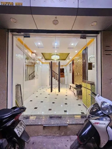 NHÀ MẶT NGÕ NGUYỄN TRÃI – GẦN ROYAL CITY – LÔ GÓC – Ô TÔ DỪNG ĐỖ 5m – 6.85 TỶ