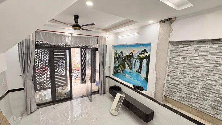 Bán nhà Thới An 16, Quận 12, DT: 4.45x12m, 1 trệt 3 lầu, hẻm ô tô 6m, full nội thất cao cấp, cách Lê Văn Khương 200m