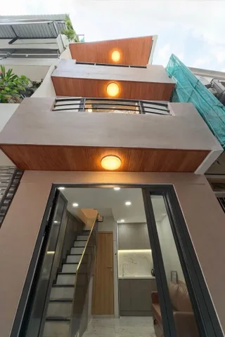NHỈNH 4T,TRUNG TÂM QUẬN 1, 3 TẦNG,SÁT MẶT TIỀN, KẾ BÊN PHỐ TÂY BÙI VIỆN, GẦN CHỢ BẾN THÀNH