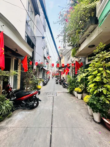 Bán Nhà Trần Hưng Đạo Quận 1 – 31m² Nở Hậu – Hẻm Ô Tô Đỗ Cửa – 2 Tầng – Gần Trung Tâm – Giá 8,5 Tỷ
