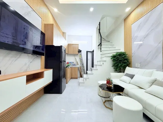 NGAY NGÃ TƯ HÀNG XANH - NHÀ MỚI 4 LẦU THÔNG XÔ VIẾT NGHỆ TĨNH SANG ĐIỆN BIÊN PHỦ
