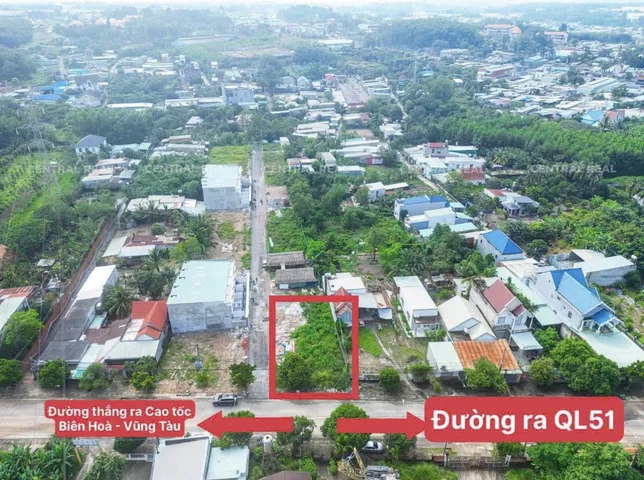 Đất sổ riêng thổ cư có sẵn Ngay Vòng Xoay Cổng 11, Ngay Mặt tiền chợ, Giá rẻ, Ngân hàng hỗ trợ vay 70%.
- Đất ngay chợ, trường học.