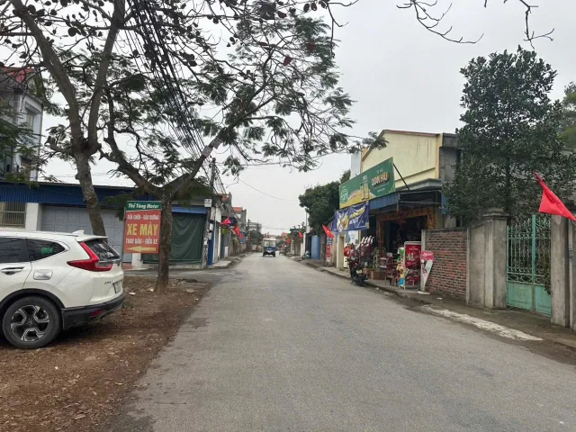 Chính chủ gửi bán lô ấp góc tại khu đấu giá
 Hà Phú( nay là phường Hòa Bình).l/h:076.231.9990 em Thúy 

Diện tích: 111,7 m2 , 
Hướng Bắc
Vị trí: nằm trên trục đường chính thôn thông, kinh doanh buôn b.á.n sầm uất👌
Cạnh chợ, cạnh khu dân cư đông đúc 