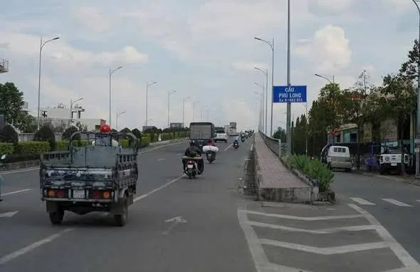 Đất lái thiêu, ngay cầu phú long giáp  quận 12, đường xe hơi thông