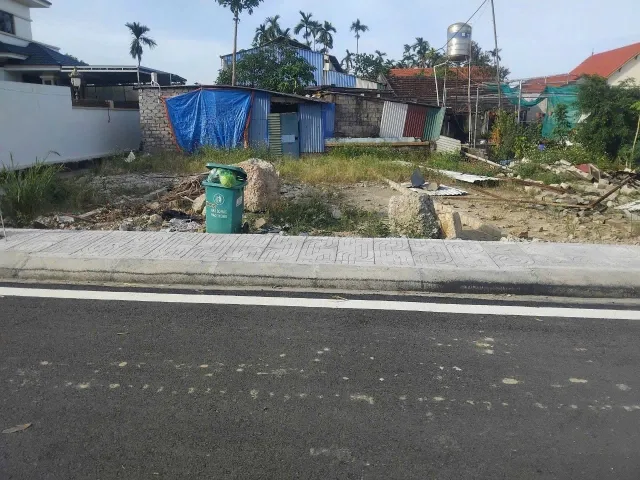 Bán 64.8 m Mỹ Đồng đường trải nhựa 10 m thông . Xung quanh toàn biệt thự. L/h:076.231.9990 e Thúy