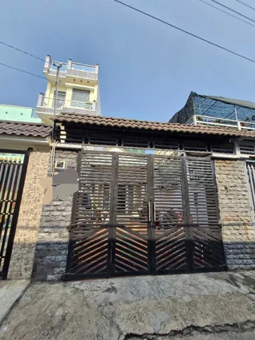 BÁN NHANH NHÀ HẺM XE HƠI CẤP 4.DIỆN TÍCH 104M2 NGANG 4,5M LINH XUÂN THỦ ĐỨC
