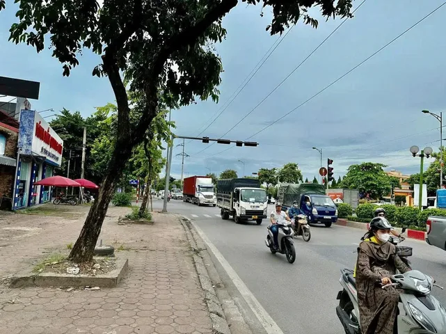 Hiếm nhà mặt phố Mậu Lương, 50m2, mặt tiền rộng 4m, vị trí đẹp, kinh doanh sầm uất, giá 19.5 tỷ