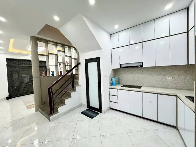 THANH XUÂN - CÁCH PHỐ 15M - 8 PHÒNG NGỦ - GẦN ROYAL - DT 30tr - 9.x TỶ