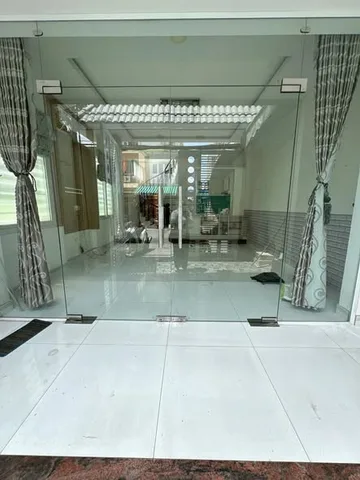 Cho thuê nhà 1 trệt 1 lầu mặt tiền kinh doanh TP Bến Tre.Gía 8 triệu