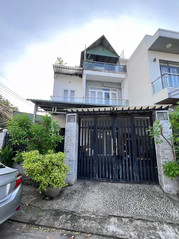 BÁN CĂN NHÀ 1 TRỆT 1 LẦU PHƯỜNG HIỆP THÀNH BÌNH DƯƠNG
Vị trí cách siêu thị BigC 500 mét
Đường nhựa 7 mét , vị trí dân cư đông