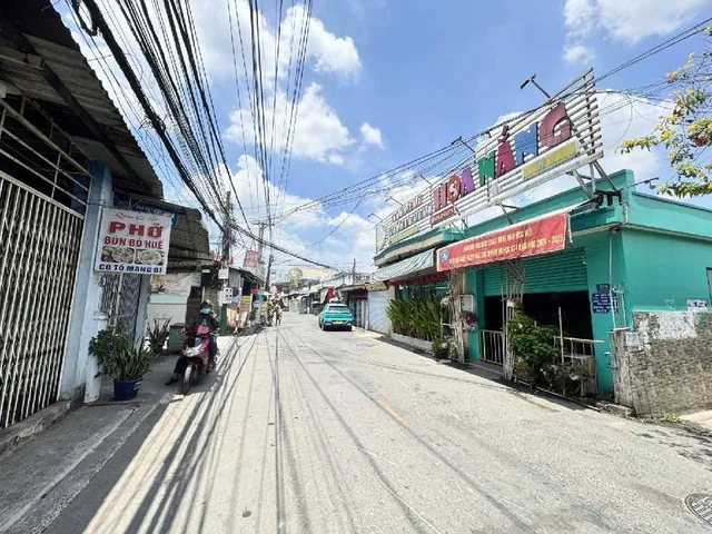 NHỈNH 6 TỶ. NGANG 6M DÀI 35M DÒNG TIỀN 20TR/TH.DÃY TRỌ 14P HẺM XE HƠI 5M.DỈ AN BÌNH DƯƠNG