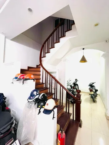 Nhà Dòng Tiền! Pháo Đài Láng ,Ngõ Thoáng,DT:40m2 x 7Tầng,MT: 4m,Giá: 13.9 tỷ Đống Đa
