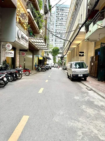 KHU VIP THÁI HÀ HOÀNG CẦU PHÂN LÔ, Ô TÔ, VỈA HÈ KINH DOANH SẦM UẤT GIÁ 29.5 TỶ.