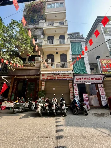 MẶT PHỐ KINH DOANH SẦM UẤT - TIỆN ÍCH BẠT NGÀN - GẦN TRƯỜNG HỌC CÁC CẤP - Ô TÔ ĐỖ CỬA - VÀI BƯỚC SANG PHỐ CỔ