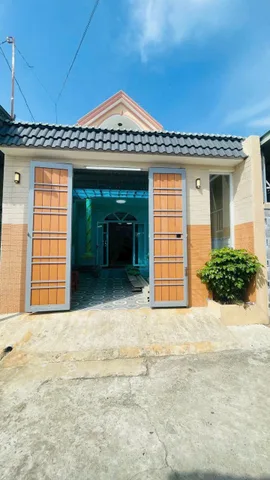 Bán nhà hẻm beton thị trấn Đức Hòa dt 130m2 , 1 lầu, 3pn , 3wc giá 2,35 tỷ