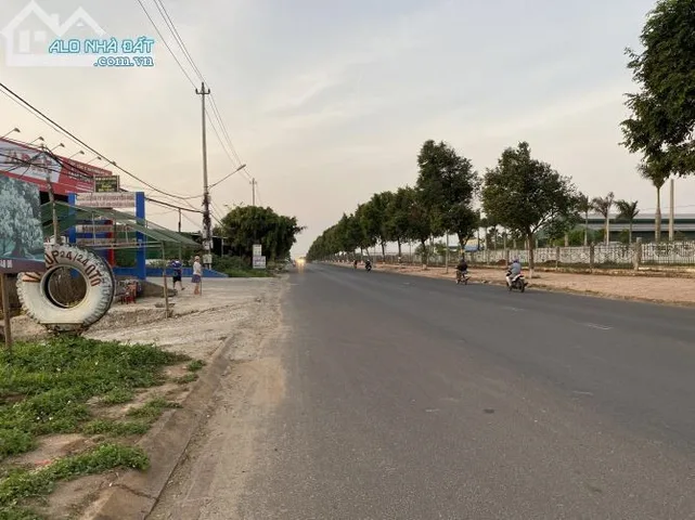 bán lô đất phường Tân Lơi tổng 4 sổ là 3227.5 m2 . bán 4 tỉ/1 xào. có bán lẻ theo sổ ( đất dự quy hoạnh lên được ONT