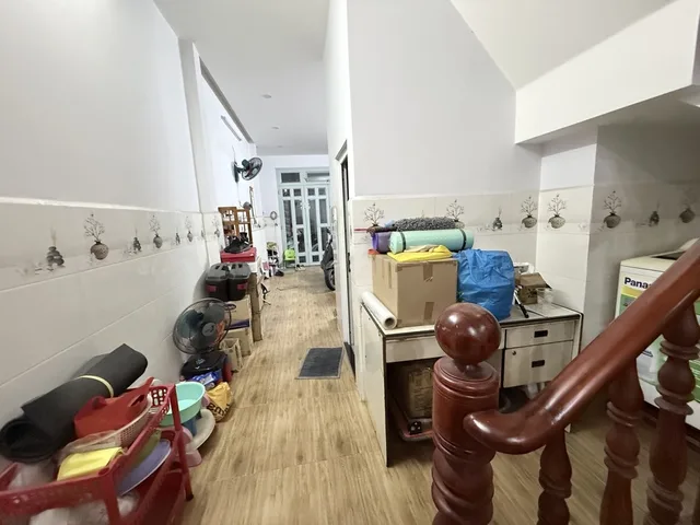 Bán nhà riêng tại Trần Bá Giao, 9,5 tỷ, 74m2, 2PN, 2WC, 3 tầng, pháp lý đầy đủ
