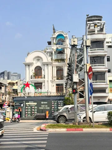BÁN SIÊU PHẨM VILLAGE 7 TẦNG CÓ HẦM- CĂN GÓC 2 MẶT TIỀN THƯƠNG HIỆU VÕ VĂN KIỆT & TRẦN ĐÌNH XU, QUẬN 1- DT 7,1M*47M- HDT 800TR/TH- 0938676685 GIANG GIANG