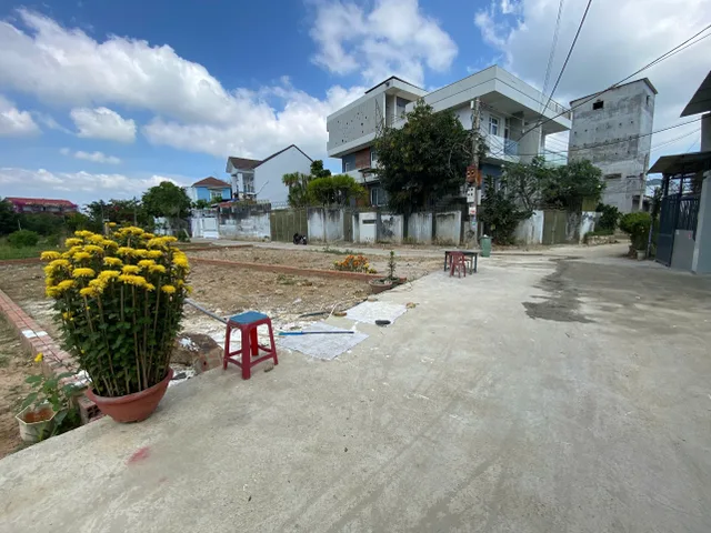 Bán 98m2 đất ( 90m2 thổ ) giá 3 tỷ 300 tại Phường Tây Nha Trang. Khu dân sinh, đường ô tô 4.5m