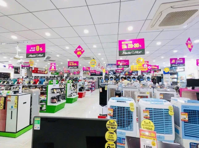 Cho thuê góc 2 mặt tiền Núi Thành & Duy Tân, Đà Nẵng (ngang ~30m)