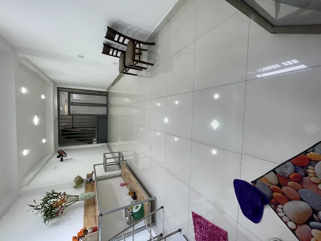 Nhà mặt tiền 4 tầng,11tỉ 1,ngay chợ Hồ Trọng Quý , tiện kinh doanh mọi nghề .