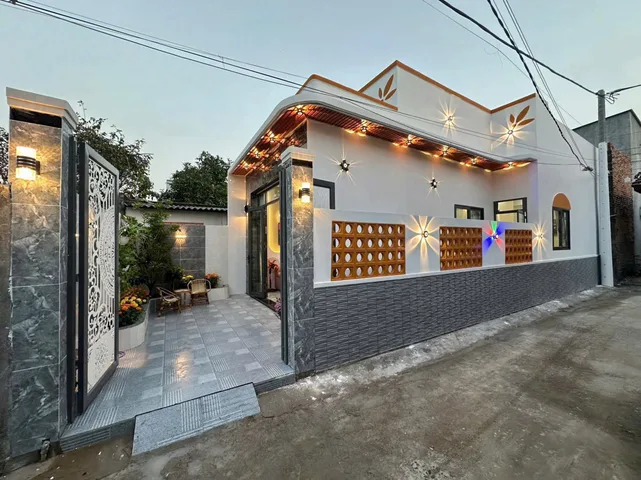 Nhà căn góc - Cấp 4 mới hoàn thiện cách Chợ Hưng Long 5p