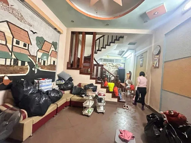 Cho Thuê Nhà Nguyễn Khang - Cầu Giấy/ 40M² 5 Tầng 5 Ngủ - Full Đồ - Giá Thuê 17tr