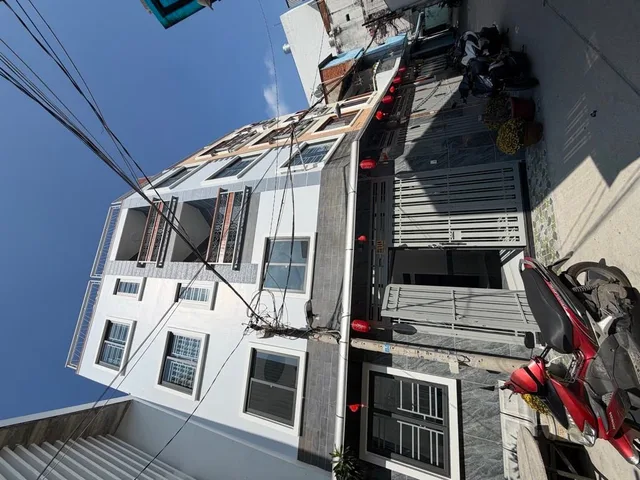 Bán nhà hoàng diệu, 5 tầng căn góc, gần san bay, công viên