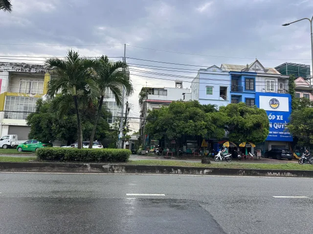 Mặt tiền đường Lê Văn Duyệt, đoạn gần cầu An Hảo tới ngã 4 Vùng Tàu
- Diện tích: 32 m2 ( 8m mặt tiền, sâu 5m)
- Sổ hồng, thổ cư 100%