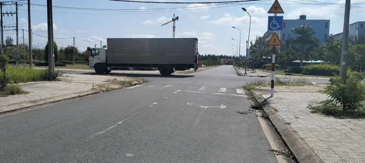 Nền 2 mặt tiền gần mặt tiền góc (đã bán