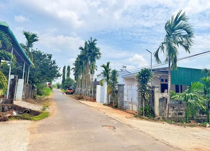Vị Trí Đẹp Ngay Chợ Thôn 8 Cưebur - Giá Tốt. Diện tích 120m2 6m giá 900tr
