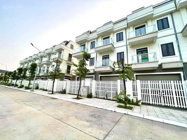 Chính chủ cần bán nhanh nhà liền kề ô góc C9 Geleximco - Lê Trọng Tấn trục chính cổng số 1