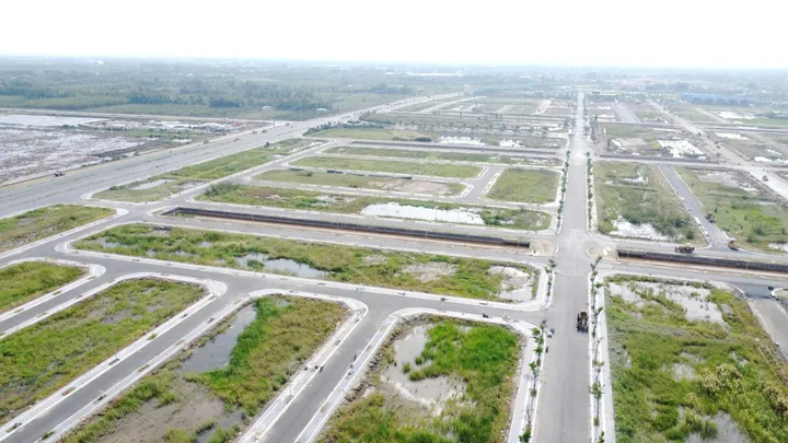Bán gấp lô góc 154m2 đối diện công viên, đường 20m, sổ sẵn sang tên ngay