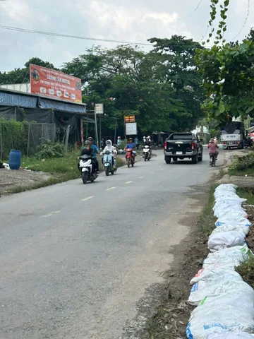 Bán Đất Long Nguyên ,Tphcm 
Diện tích 5x22 108m ,1tỷ3, Còn TL ,Có Hỗ Trợ Bank