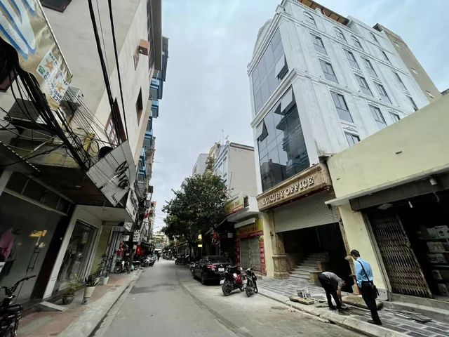 BÁN TÒA NHÀ MẶT PHỐ HOÀNG HOA THÁM. HÀ ĐÔNG. 8 TẦNG. THANG MÁY. KINH DOANH.
